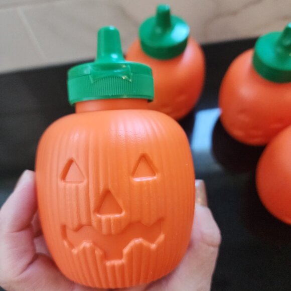 4 plastic pumpkin squeeze bottles/condiment bottles - Picture 3 of 4
